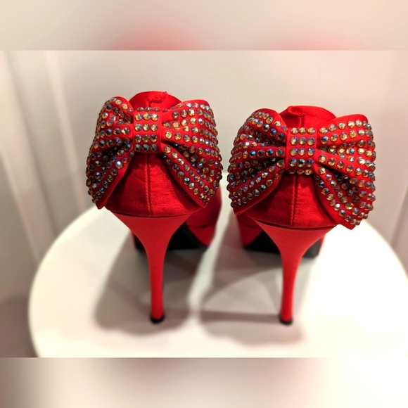Bakers Red Satin Platform Stilettos with Bow Bling Size 9.5 - Like New - Picture 4 of 7